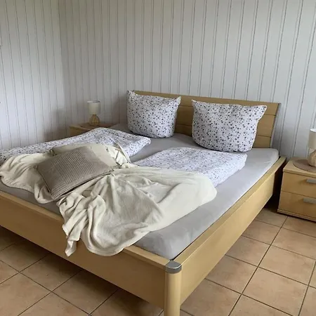 With 2 Bedrooms Semesterbostad *