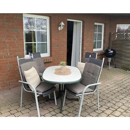 With 2 Bedrooms Semesterbostad