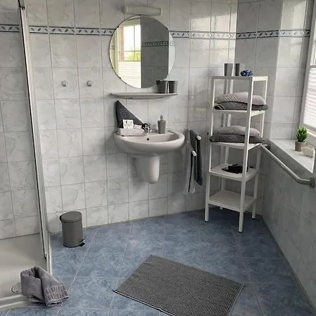 With 2 Bedrooms Semesterbostad